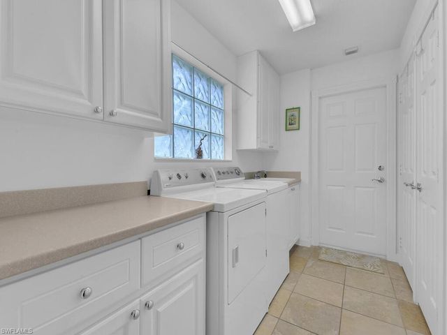 8084 Xenia LN, Naples, FL 34114