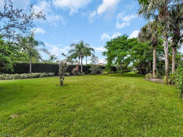 8084 Xenia LN, Naples, FL 34114