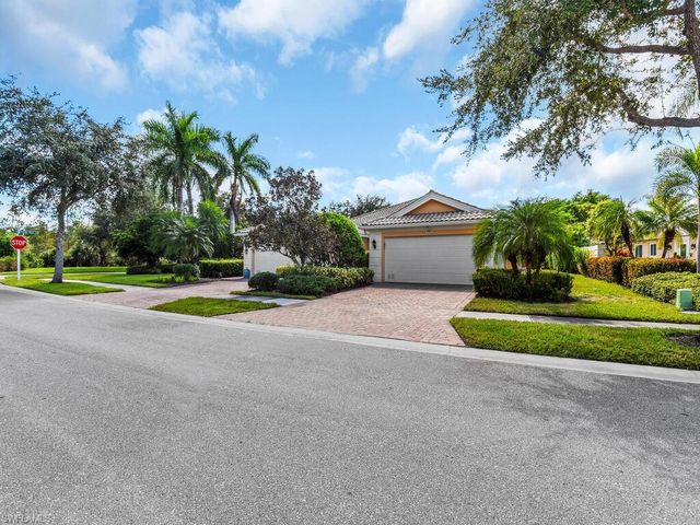 8084 Xenia LN, Naples, FL 34114