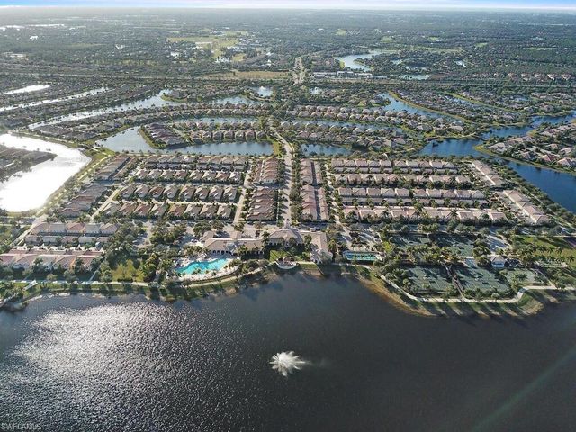 8084 Xenia LN, Naples, FL 34114