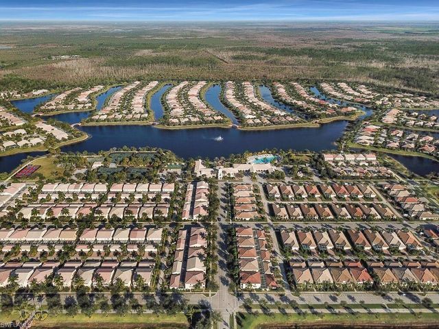 8084 Xenia LN, Naples, FL 34114