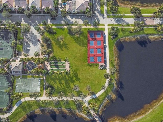 8084 Xenia LN, Naples, FL 34114