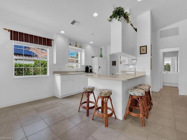 8084 Xenia LN, Naples, FL 34114