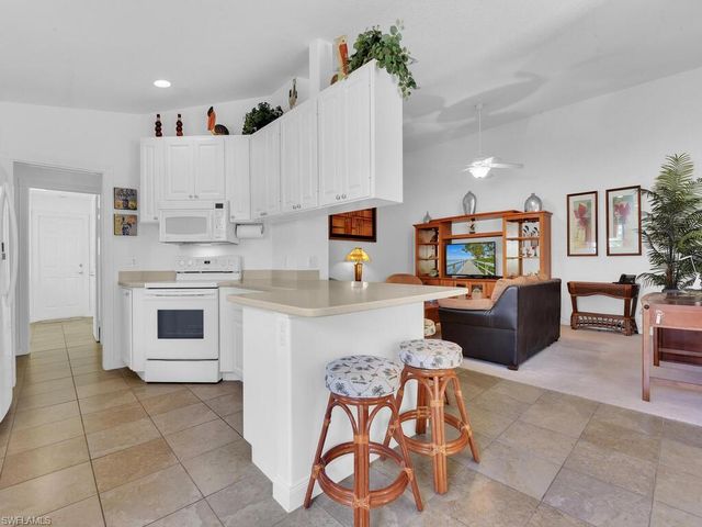 8084 Xenia LN, Naples, FL 34114