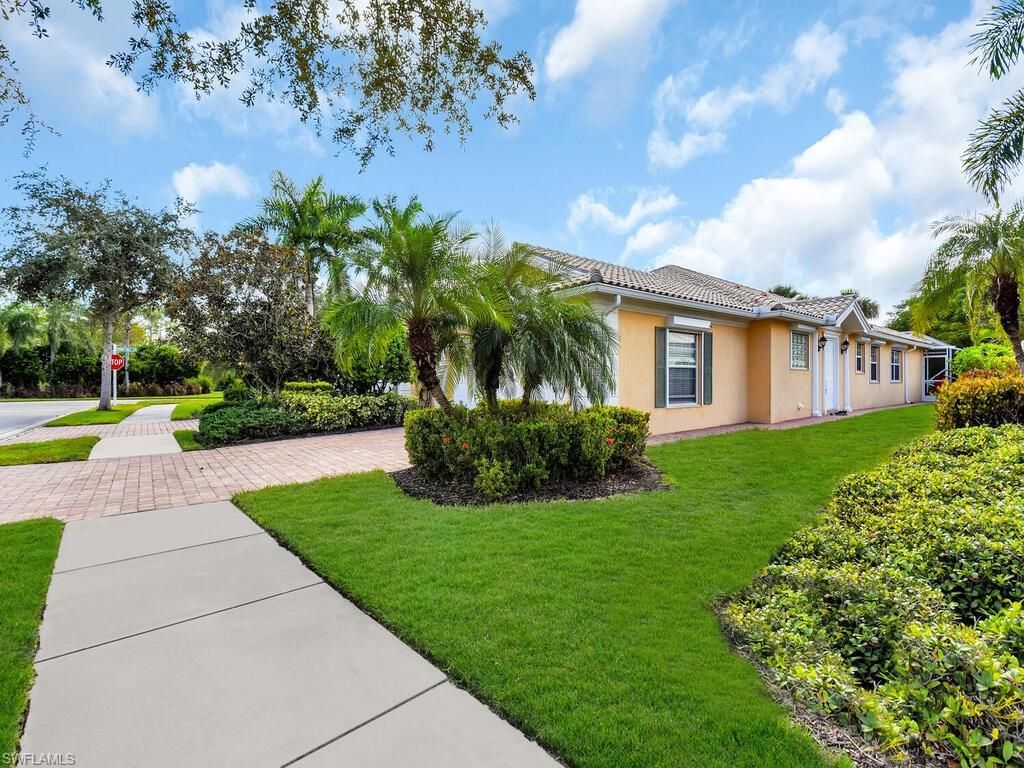 8084 Xenia LN, Naples, FL 34114