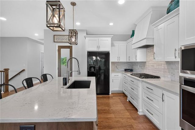 2310 NW Rymeg Drive, Grain Valley, MO 64029