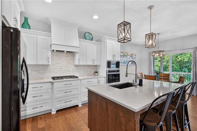2310 NW Rymeg Drive, Grain Valley, MO 64029