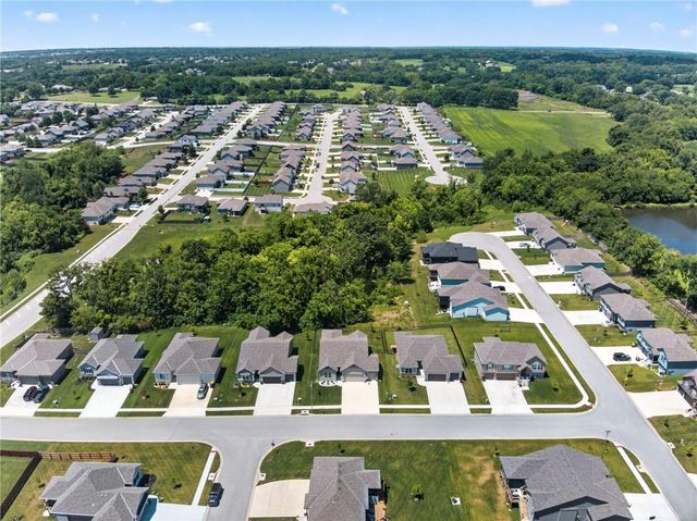 2310 NW Rymeg Drive, Grain Valley, MO 64029