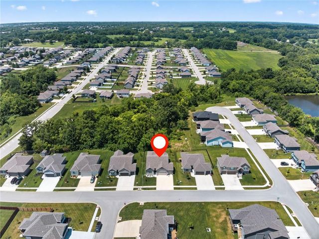 2310 NW Rymeg Drive, Grain Valley, MO 64029