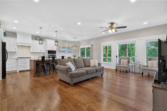2310 NW Rymeg Drive, Grain Valley, MO 64029