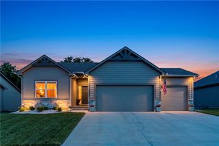 2310 NW Rymeg Drive, Grain Valley, MO 64029