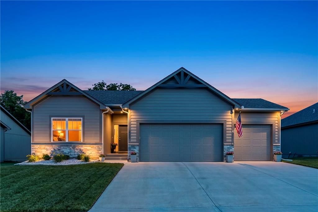 2310 NW Rymeg Drive, Grain Valley, MO 64029