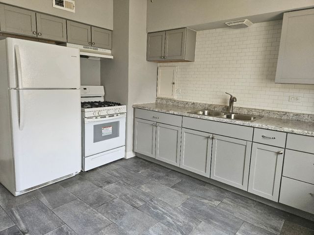 18377 Torrence Avenue, Lansing, IL 60438