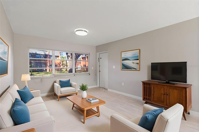 4805 ALT 19 113, Palm Harbor, FL 34683