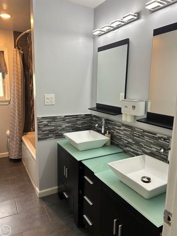 2223 Old Salem Road, Auburn Hills, MI 48326
