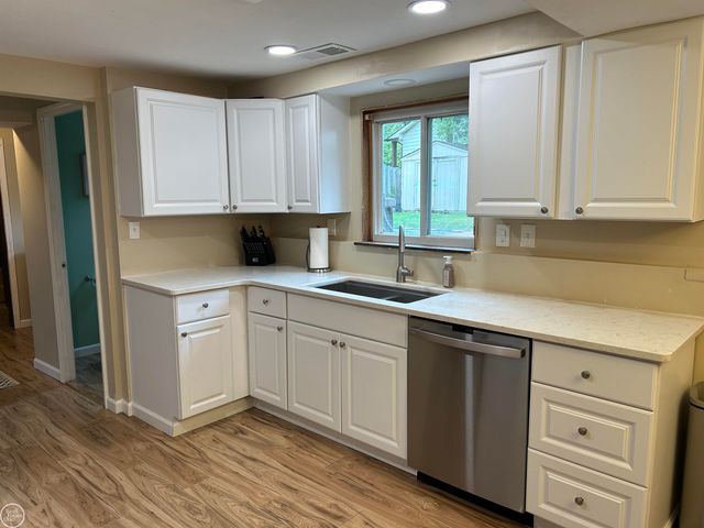 2223 Old Salem Road, Auburn Hills, MI 48326