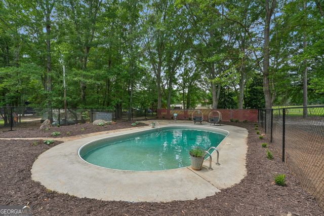 152 Curved Road, Jonesboro, GA 30238