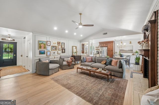 152 Curved Road, Jonesboro, GA 30238