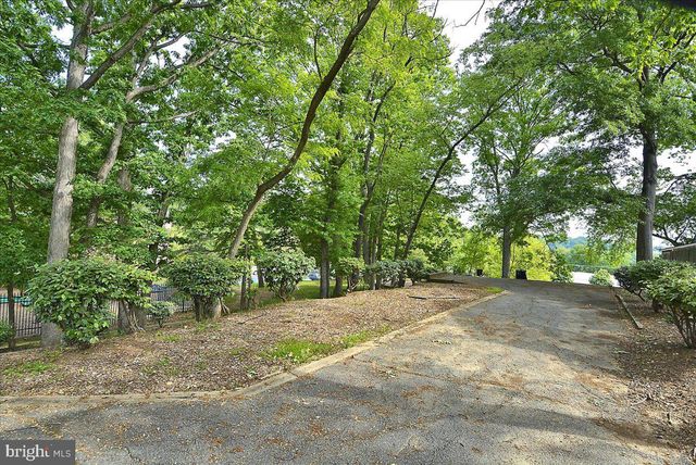 223 BURGESS AVE, Alexandria, VA 22305