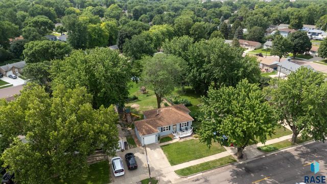 3313 E 18th St Street, Sioux Falls, SD 57103