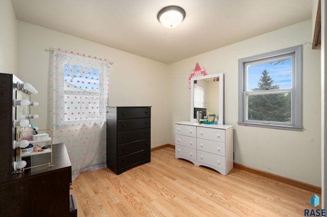 3313 E 18th St Street, Sioux Falls, SD 57103