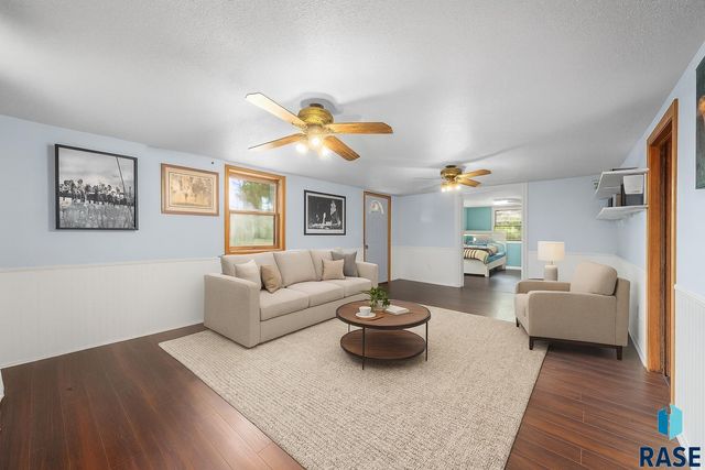 3313 E 18th St Street, Sioux Falls, SD 57103