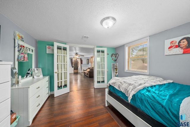 3313 E 18th St Street, Sioux Falls, SD 57103