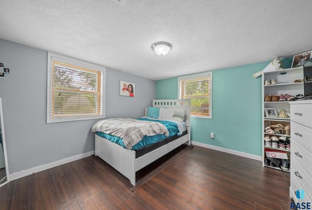 3313 E 18th St Street, Sioux Falls, SD 57103