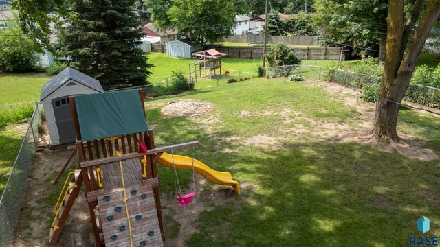 3313 E 18th St Street, Sioux Falls, SD 57103