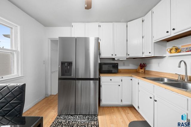 3313 E 18th St Street, Sioux Falls, SD 57103