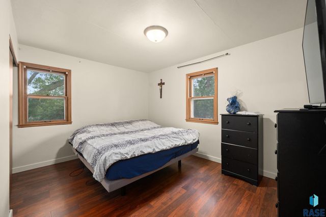 3313 E 18th St Street, Sioux Falls, SD 57103