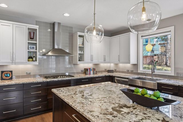 5615 Saint Andrews Avenue, Edina, MN 55424