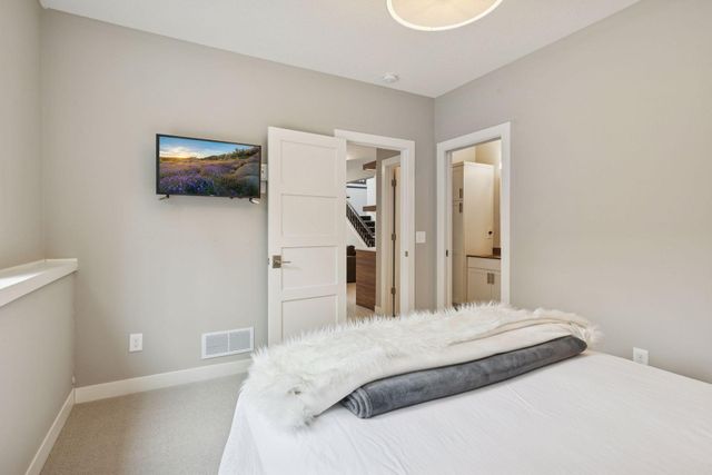 5615 Saint Andrews Avenue, Edina, MN 55424