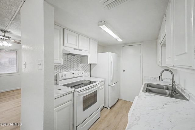 4051 W READE Avenue, Phoenix, AZ 85019