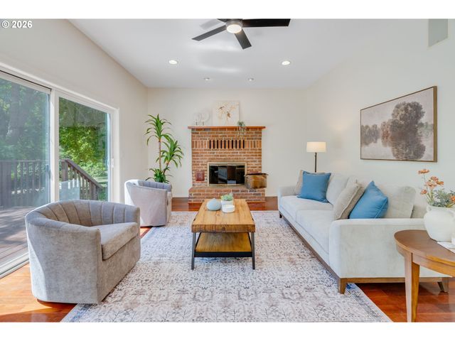 13358 S CARUS Rd, Oregon City, OR 97045