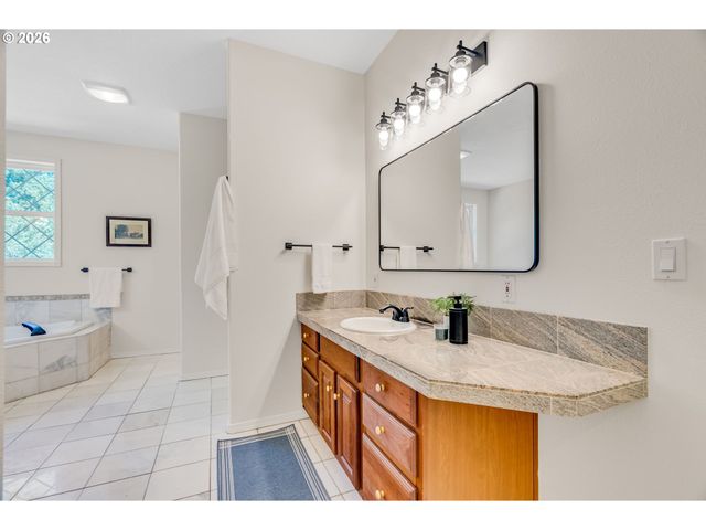 13358 S CARUS Rd, Oregon City, OR 97045