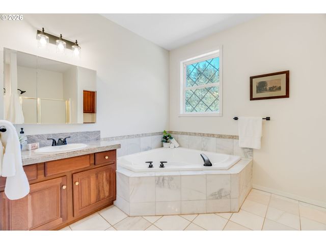 13358 S CARUS Rd, Oregon City, OR 97045