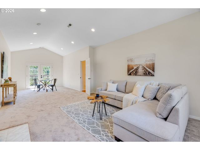 13358 S CARUS Rd, Oregon City, OR 97045