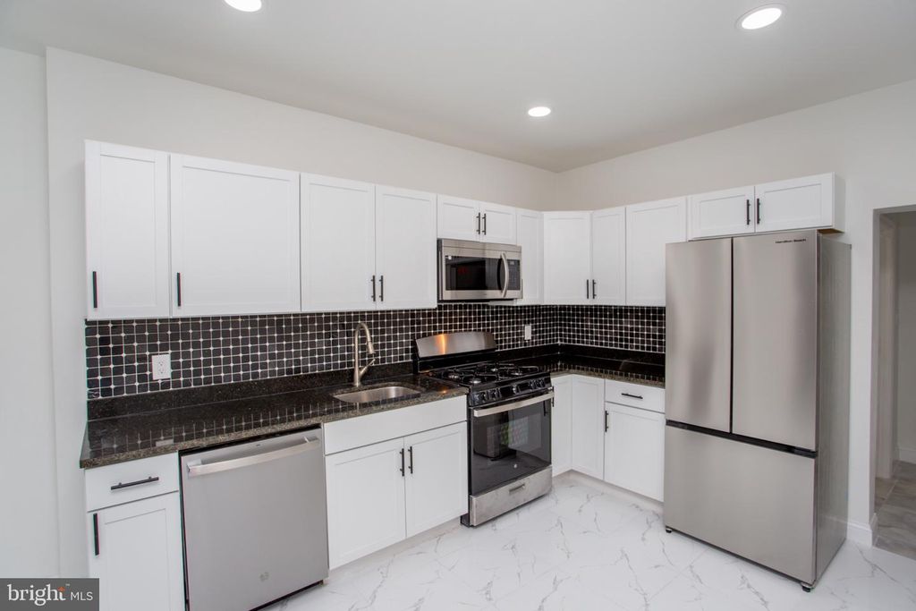 415 N HOBART ST, Philadelphia, PA 19131