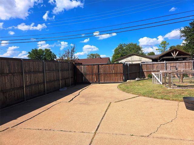 3613 Flamingo Lane, Irving, TX 75062