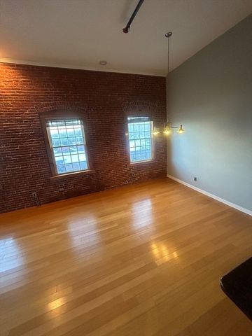 1511 Main St CPH7, Worcester, MA 01603