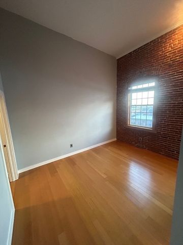 1511 Main St CPH7, Worcester, MA 01603