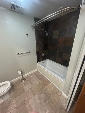 1511 Main St CPH7, Worcester, MA 01603