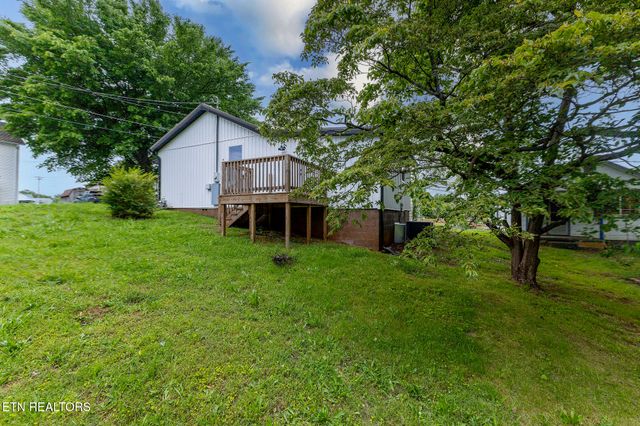 105 S Price St, Sweetwater, TN 37874