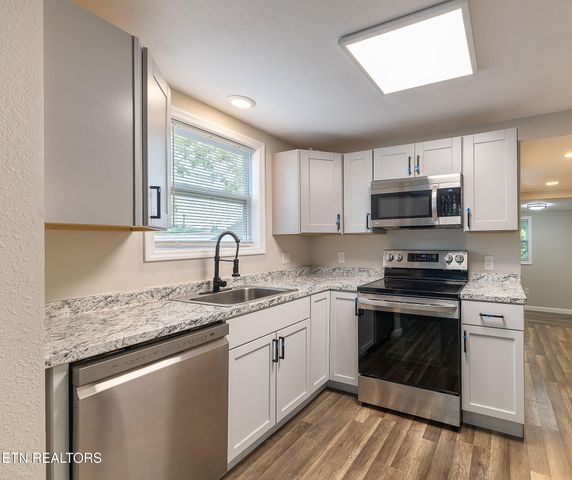 105 S Price St, Sweetwater, TN 37874
