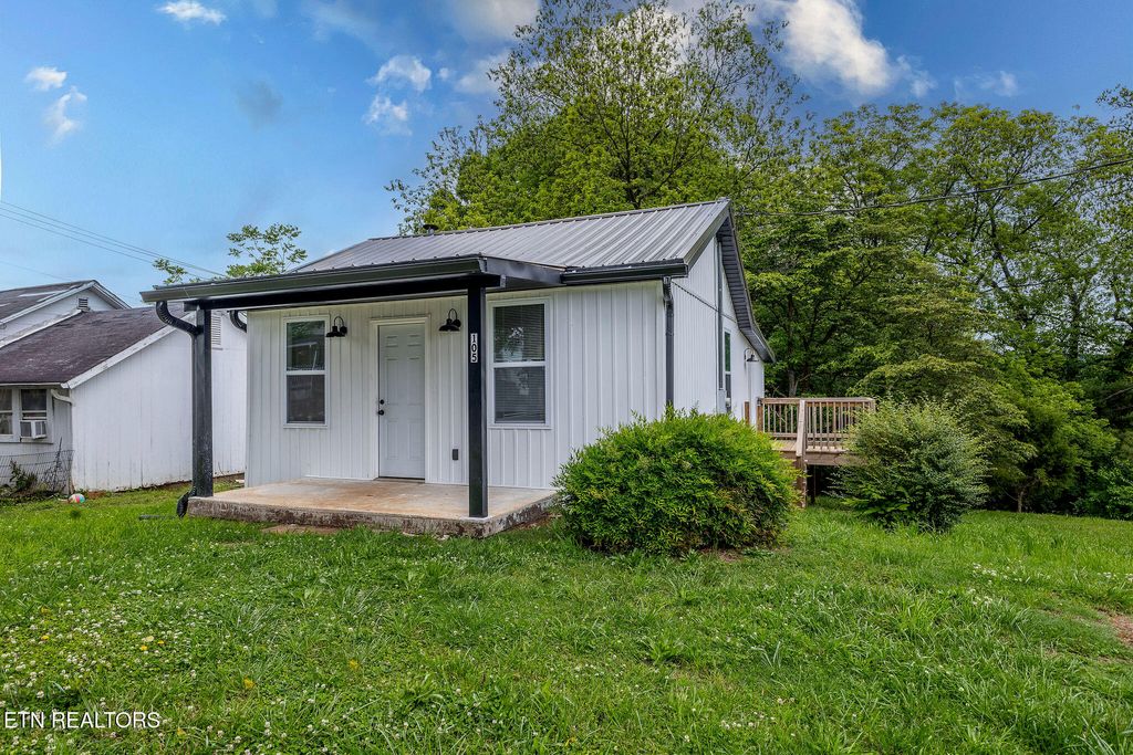 105 S Price St, Sweetwater, TN 37874