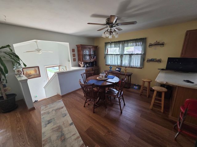 15 Ridgeland Avenue, Fox Lake, IL 60020