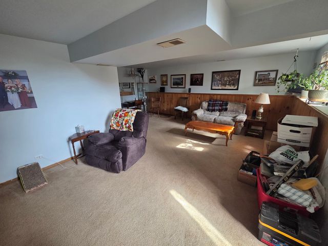 15 Ridgeland Avenue, Fox Lake, IL 60020