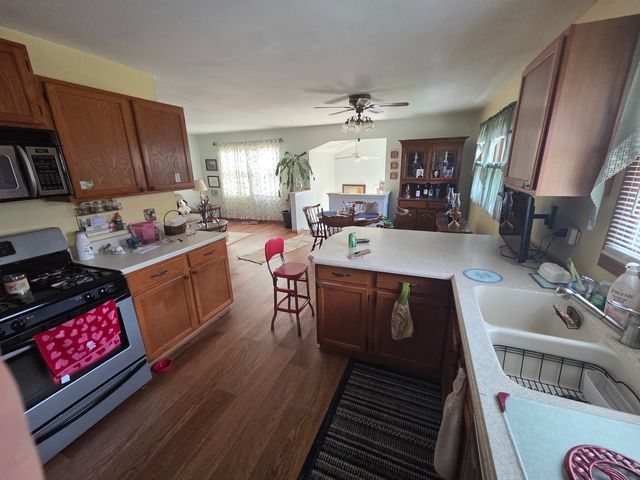 15 Ridgeland Avenue, Fox Lake, IL 60020