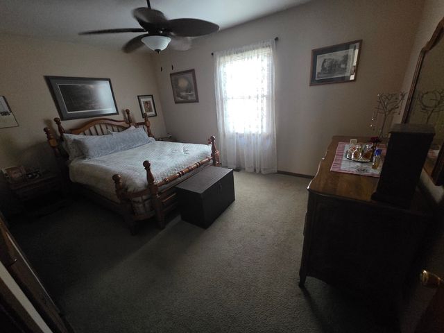 15 Ridgeland Avenue, Fox Lake, IL 60020